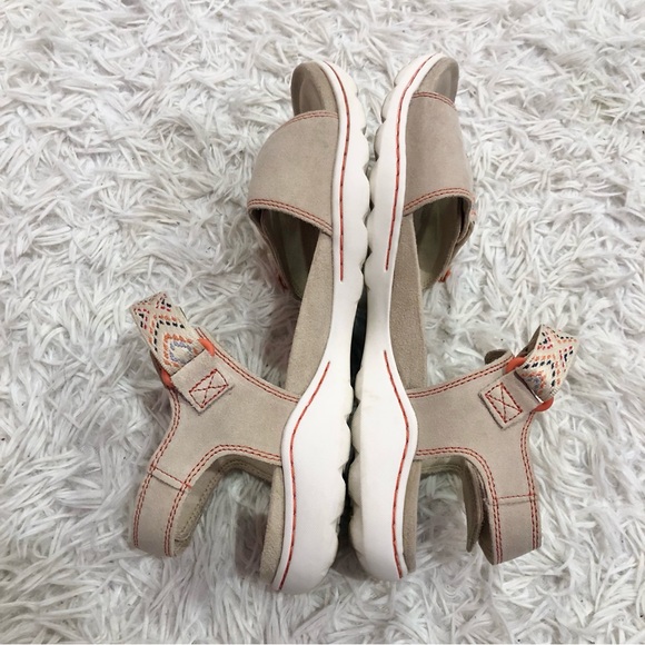 Clarks Women's Amanda Step Flat Sandal Sand Tan Size 8 - Picture 5 of 7